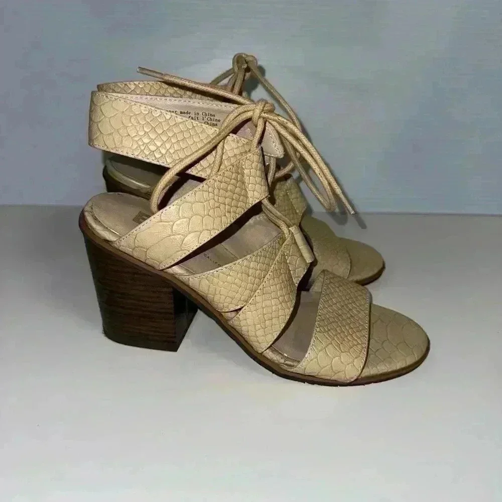 Born In California Sandals Stacked Heel Beige Lite Tan Faux Snakeskin Size 6 1/2